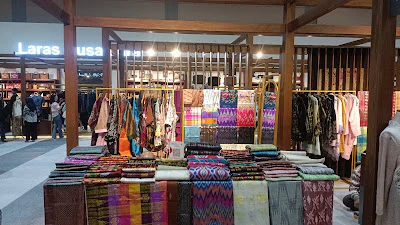 Pesona Tenun Sutra Losari Silk Sulawesi Selatan Memikat di Karya Kreatif Indonesia 2025