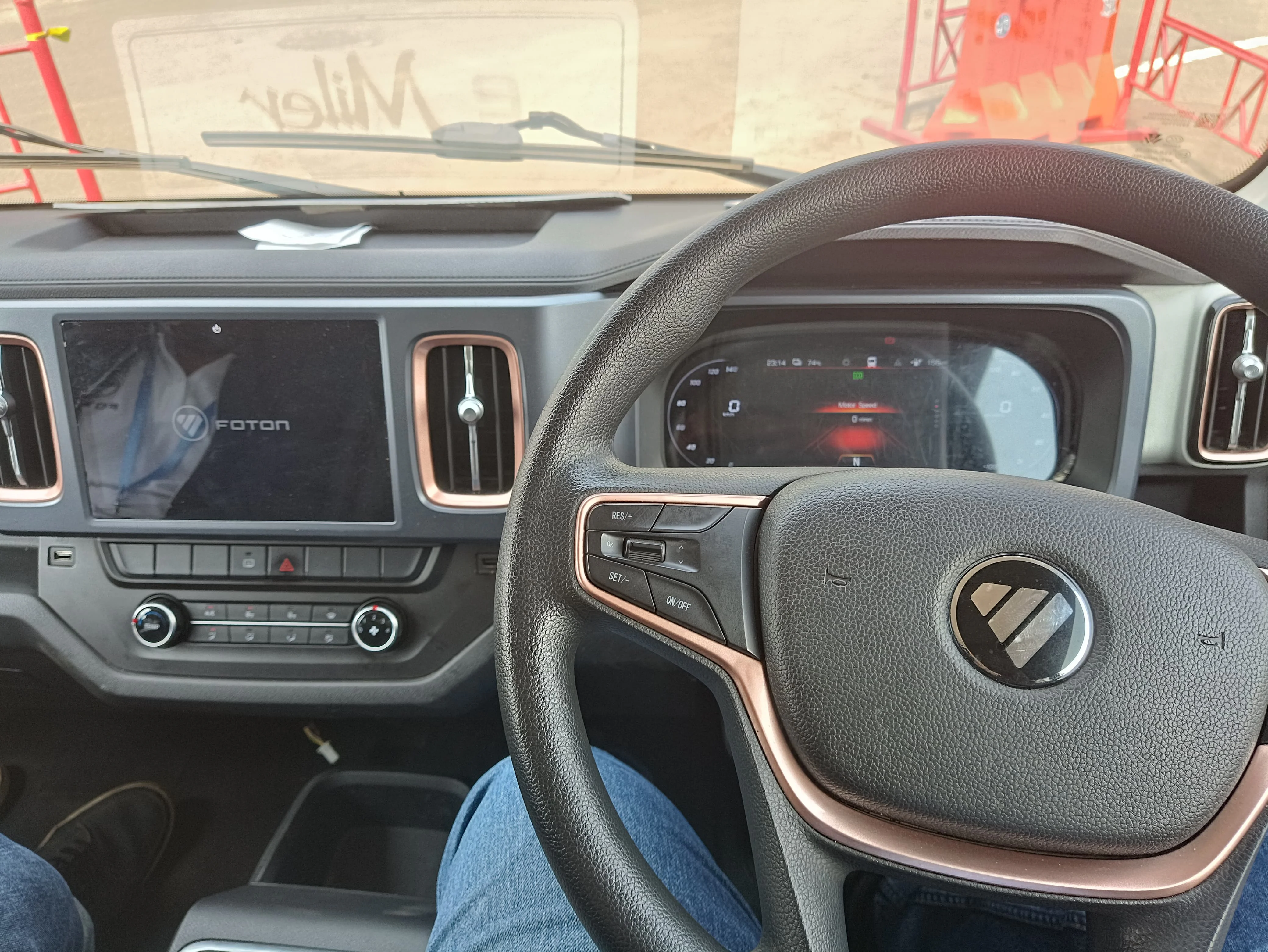 Interior Foton eMiler (arsip stapo.id)