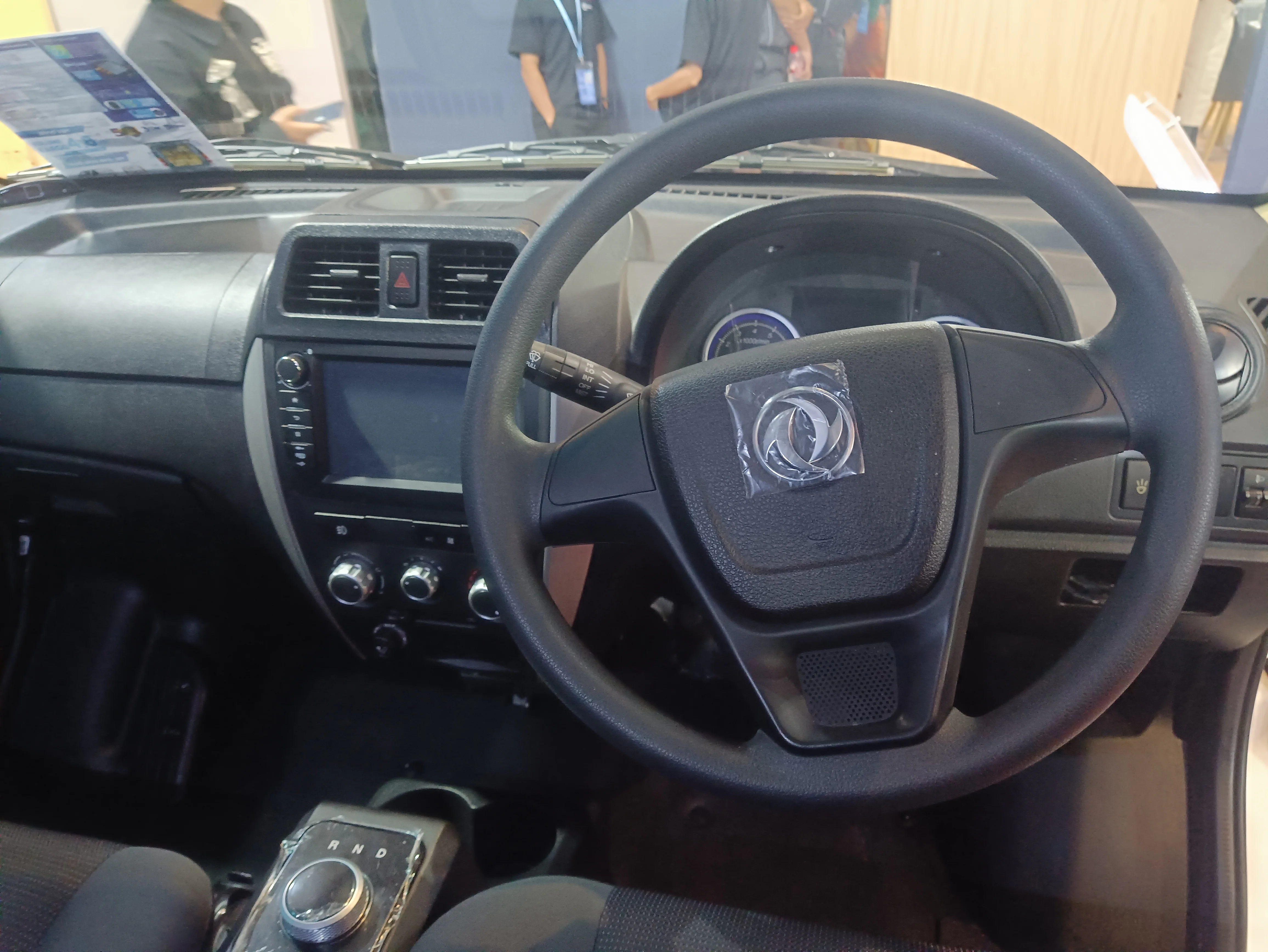 Interior Kabin Pengemudi dan Penumpang DFSK Gelora E (arsip stapo.id)