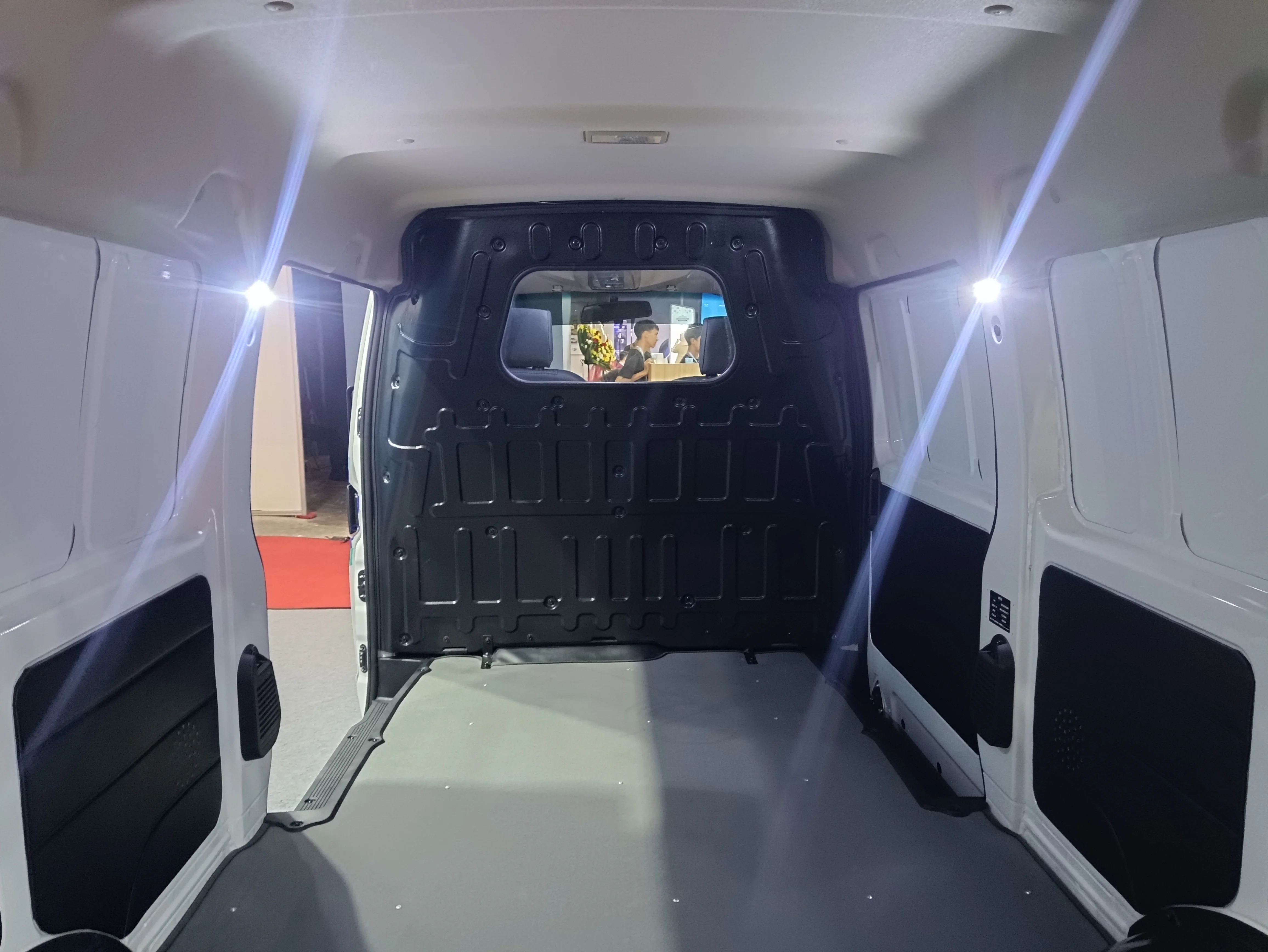 Bagasi DFSK Gelora E (arsip stapo.id)