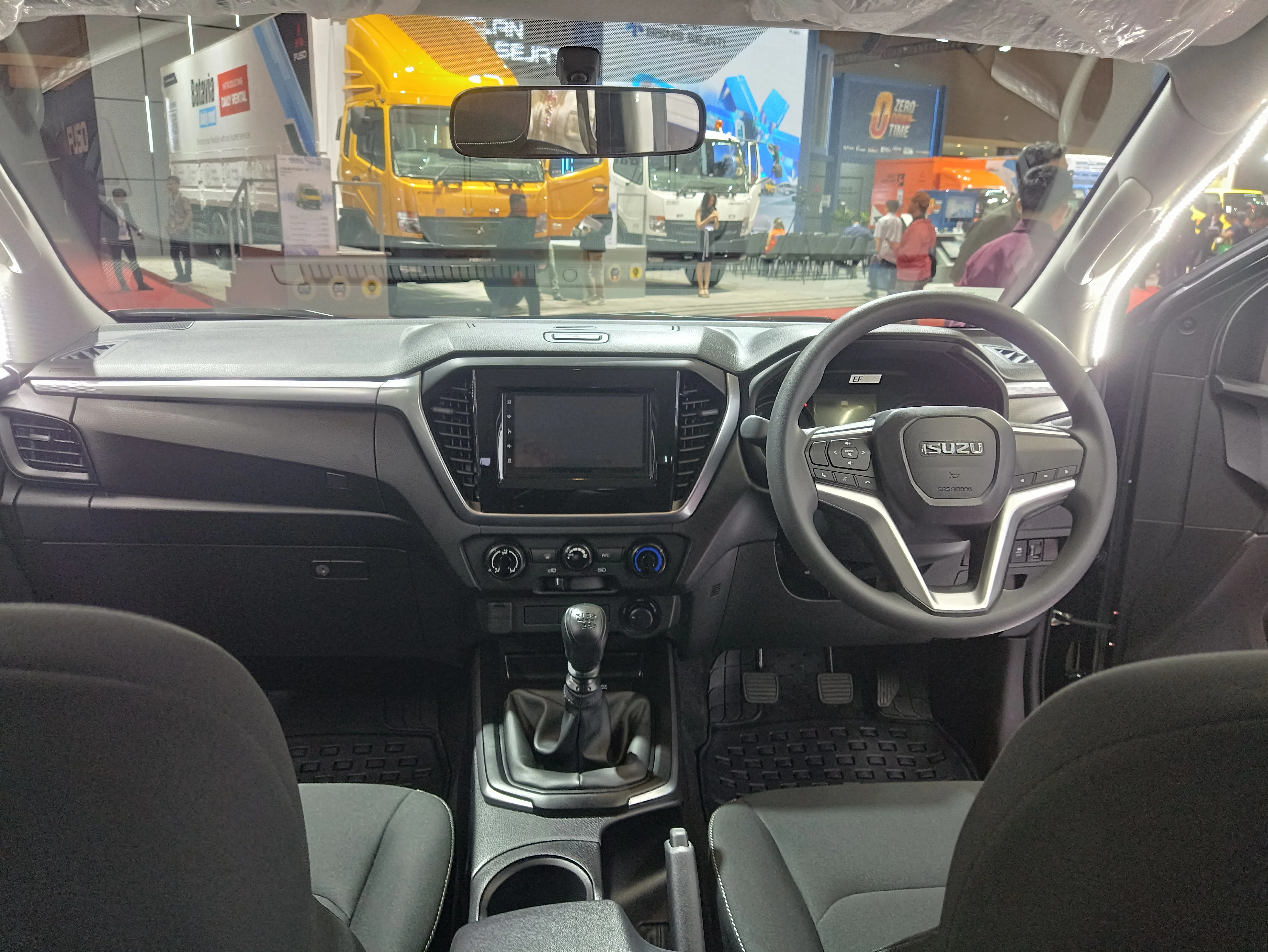 Interior Penumpang dan Pengemudi Isuzu D-Max Rodeo 