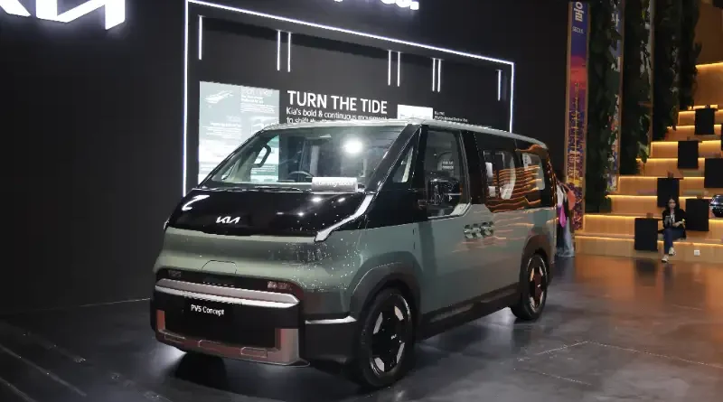 Representasi penghargaan iF Design Award Gold untuk kendaraan van futuristik Kia PV5