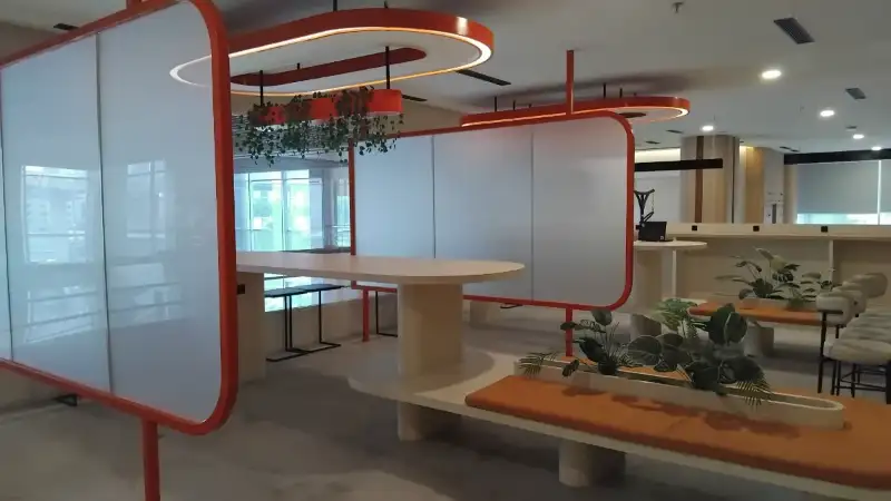 Fasilitas coworking space modern di Smesco Startup Hub Jakarta untuk kolaborasi perusahaan rintisan dan UMKM digital.