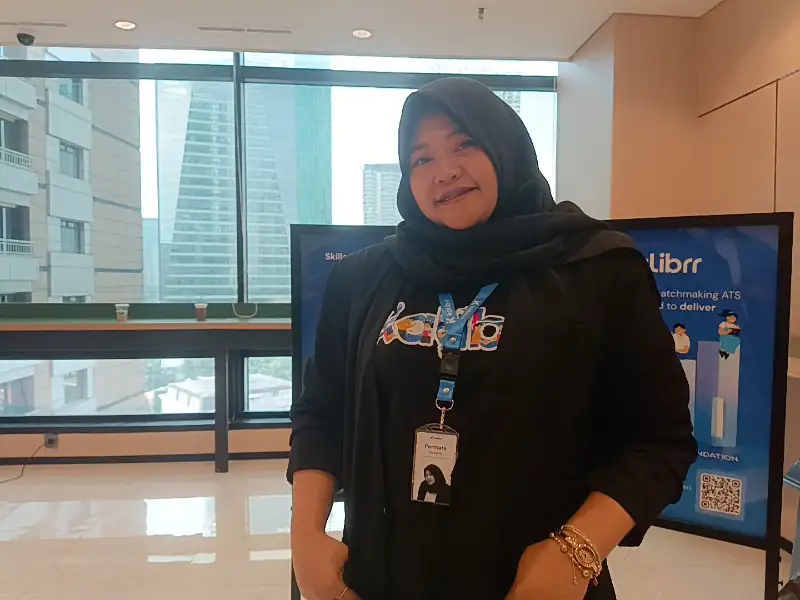 Ilustrasi integrasi teknologi AI dan koneksi manusia dalam proses rekrutmen modern.