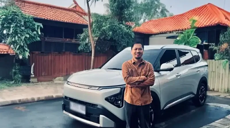 Interior mobil keluarga modern dengan fitur canggih dan kabin luas.