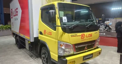 Visualisasi komponen teknis kendaraan niaga ringan untuk logistik