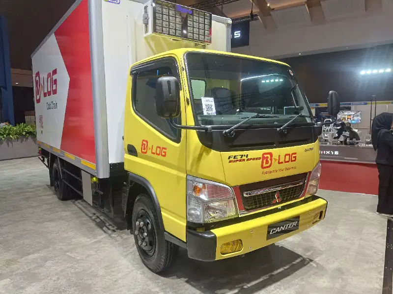 Visualisasi komponen teknis kendaraan niaga ringan untuk logistik