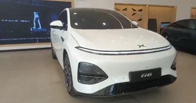 Visual futuristik mobil listrik XPENG G6 Pro dengan desain aerodinamis modern.