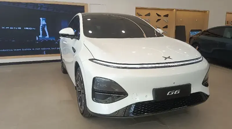 Visual futuristik mobil listrik XPENG G6 Pro dengan desain aerodinamis modern.