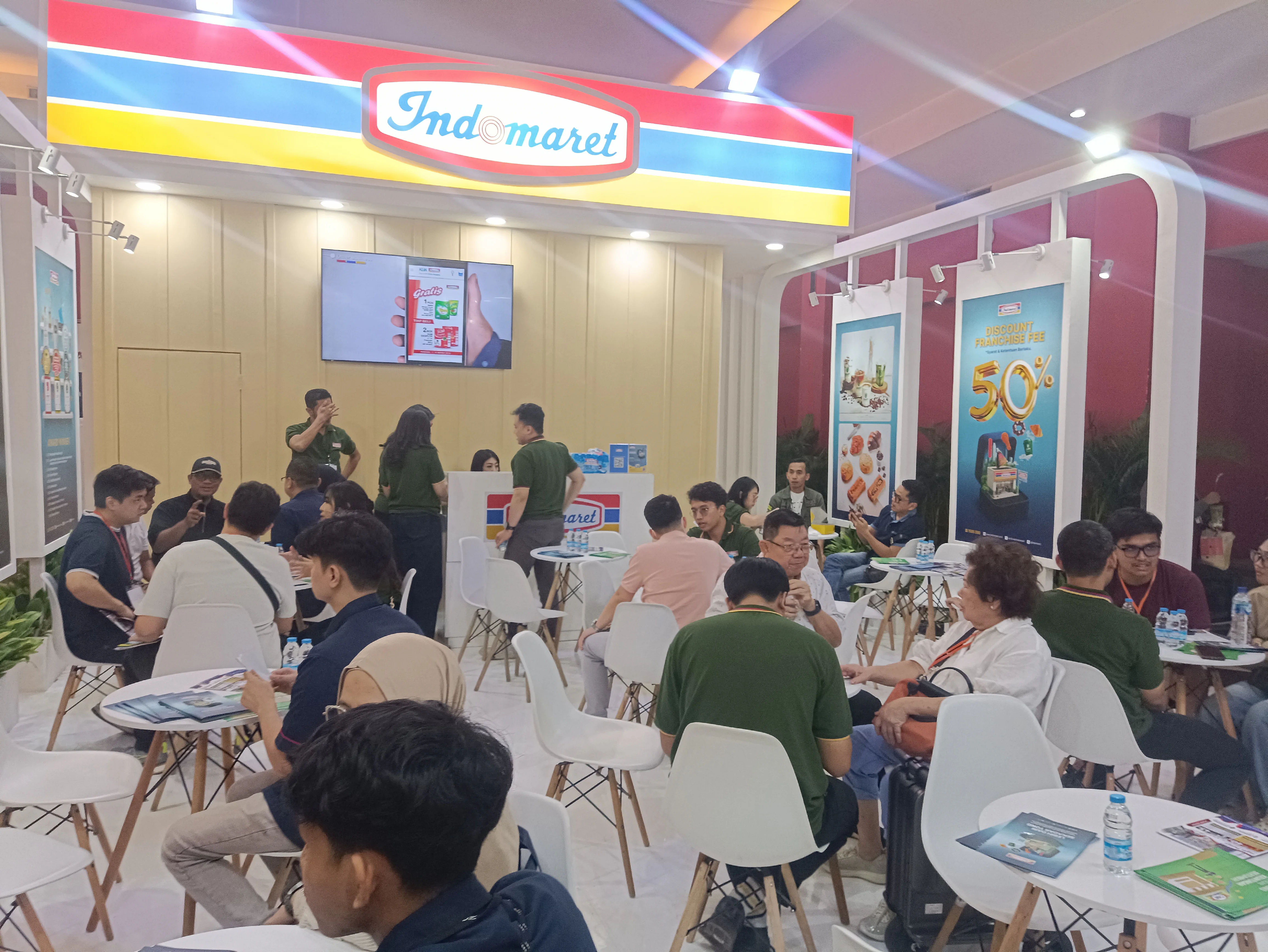 Suasana Booth Indomaret di FLEI Business Show 2026 (arsip stapo.id)