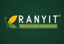 Botol minuman botani modern dengan bahan rempah alami