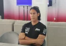 Representasi helm balap profesional dan sarung tangan sebagai simbol karier balap Sean Gelael.