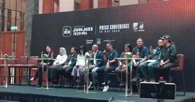 MyBCA Hadirkan Promo dan Pengalaman Festival Seamless di MyBCA International Java Jazz 2026 Ilustrasi simbol musik jazz modern dengan elemen digital untuk Java Jazz Festival 2026.