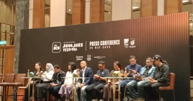 Balifiber Perkuat Internet Seamless di MyBCA International Java Jazz Festival 2026 Ilustrasi simbolis gelombang sinyal internet nirkabel yang stabil di area festival musik modern.