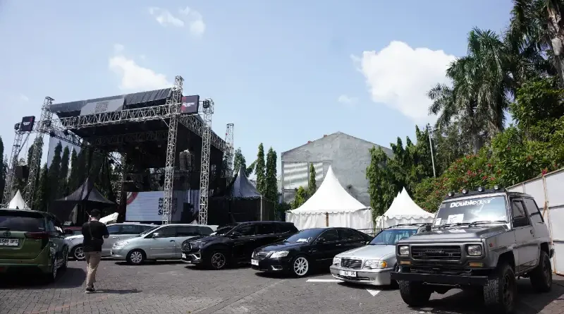 Representasi visual modern industri otomotif dan kreativitas komunitas otomotif