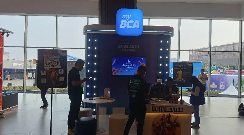 Kartu Flazz edisi khusus dan promo kartu kredit BCA di festival musik.