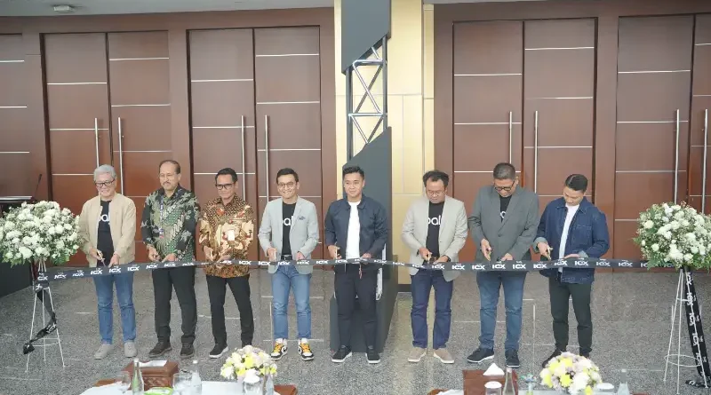 Ilustrasi biji kopi pilihan dan peralatan menyeduh kopi manual yang elegan di atas meja kayu.