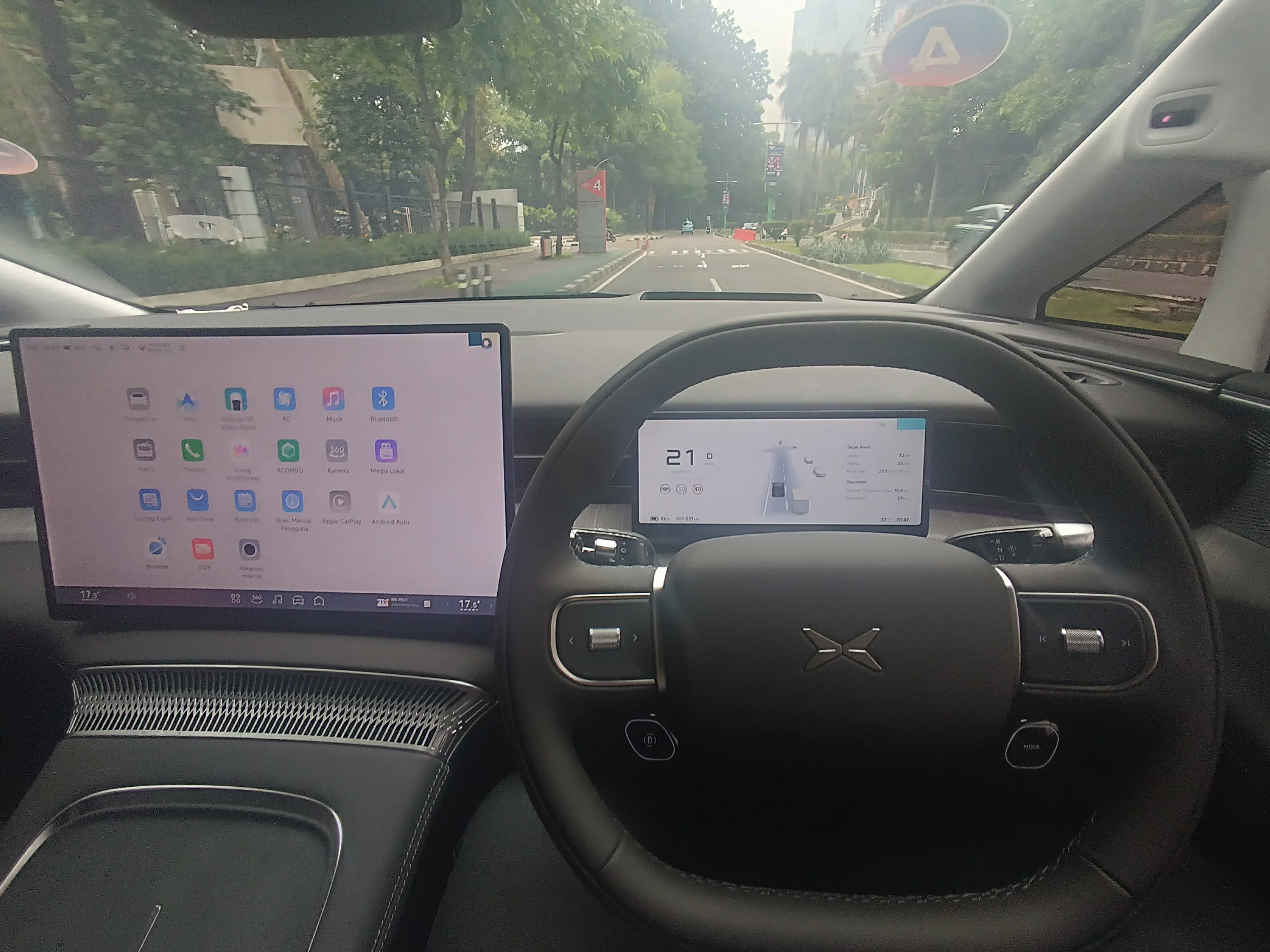 Kecanggihan dan Keunggulan XPENG X9 Facelift Pada Head Up Display (HUD) Menambah Fitur Informasi. (arsip stapo.id)