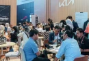 Simbol modernitas pameran otomotif yang menunjukkan antusiasme terhadap produk kendaraan terbaru.
