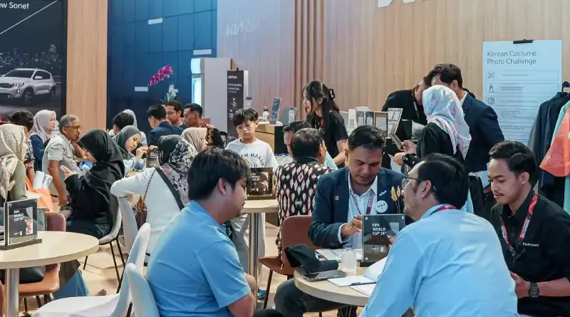 Simbol modernitas pameran otomotif yang menunjukkan antusiasme terhadap produk kendaraan terbaru.