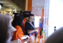 Ilustrasi simbol perawatan rambut profesional yang netral.
