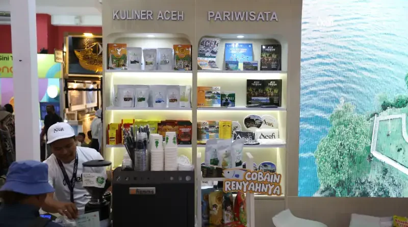 Suasana stand UMKM daerah di pameran Jakarta Fair.