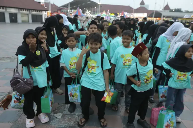 Ilustrasi paket hadiah dan keceriaan acara amal anak-anak