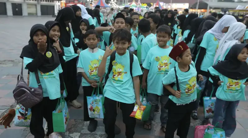 Ilustrasi paket hadiah dan keceriaan acara amal anak-anak