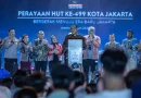 Ilustrasi kemeriahan festival pameran kota dengan lampu-lampu terang yang melambangkan kemajuan ekonomi dan budaya.