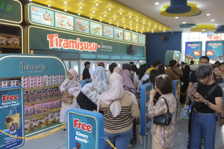 Ilustrasi jajanan kuliner viral di sebuah festival makanan yang ramai.
