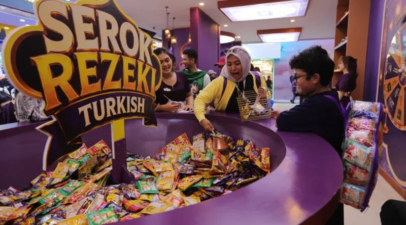 Ilustrasi stan permainan di pameran yang menawarkan berbagai hadiah menarik.