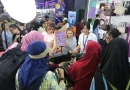 Display promo tas branded wanita di Jakarta Fair 2026.