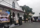 Ilustrasi elemen arsitektur bersejarah dan festival budaya sebagai simbol warisan Kota Depok.