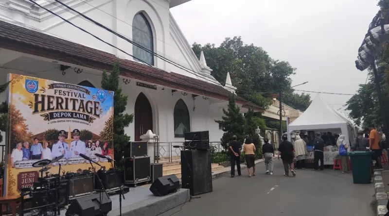 Ilustrasi elemen arsitektur bersejarah dan festival budaya sebagai simbol warisan Kota Depok.