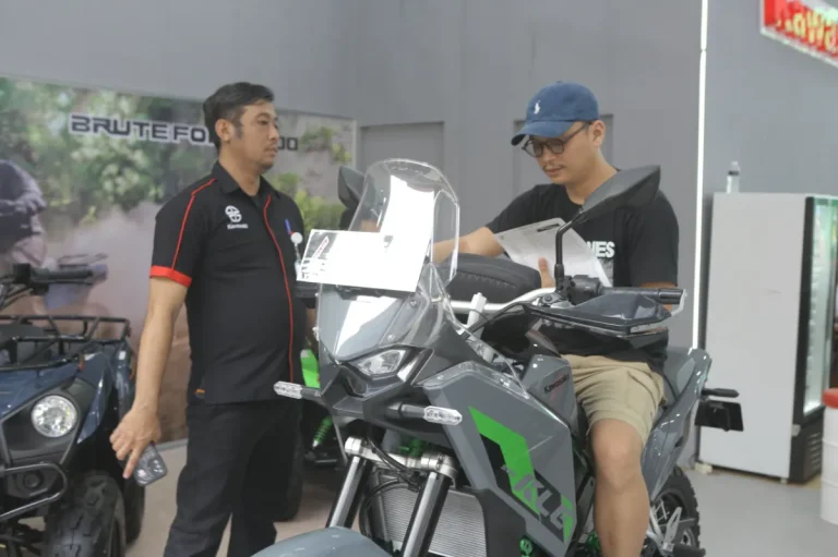 Suasana pameran otomotif dan deretan motor baru di Jakarta Fair Kemayoran 2026.