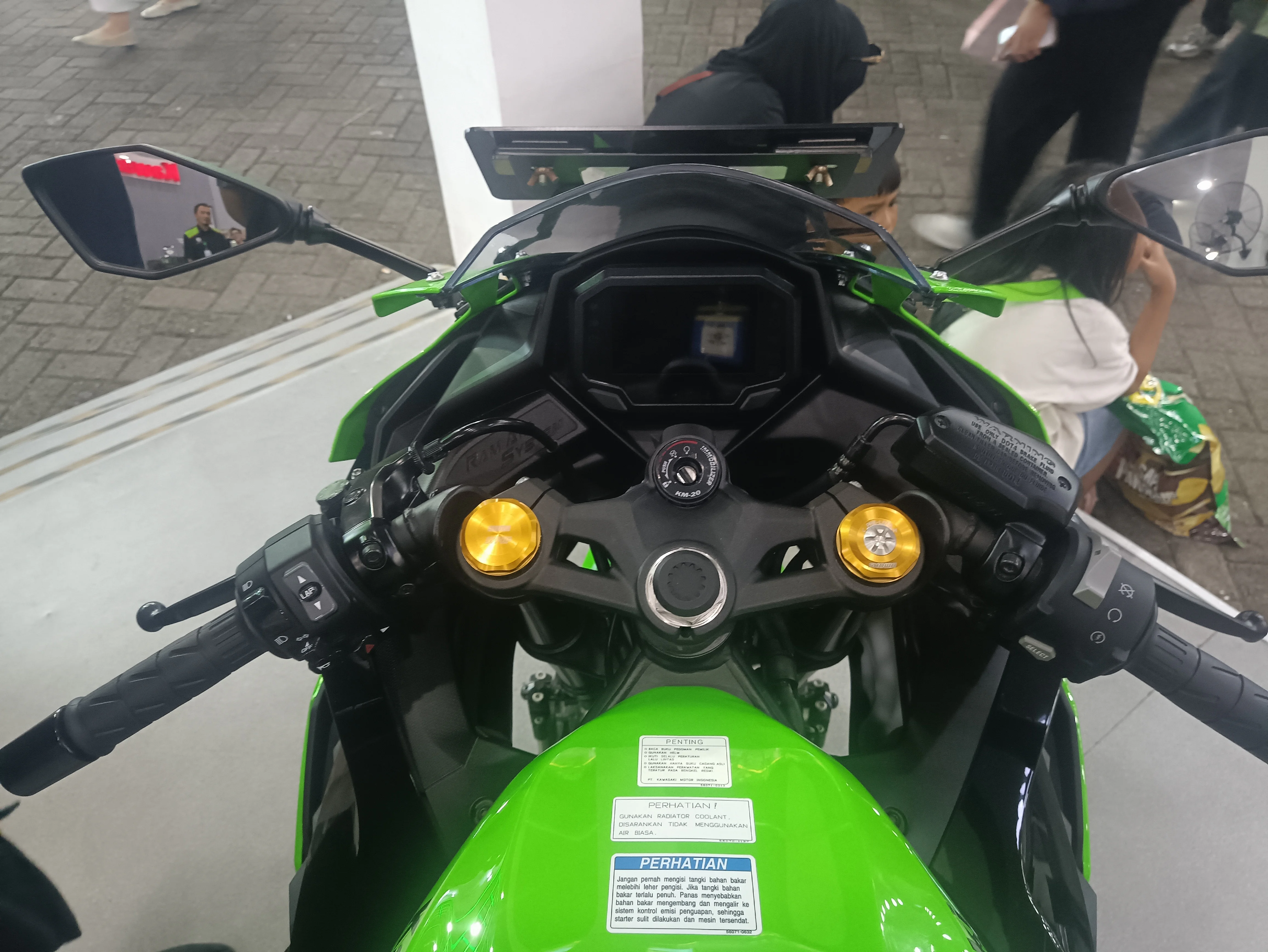 Bagian Kokpit Stang Kawasaki ZX-4RR (arsip stapo.id)