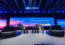 Simbol teknologi pengisian daya cepat nirkabel untuk mobil listrik pintar.