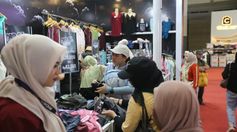 Pilihan produk busana wanita dengan diskon menarik di Jakarta Fair 2026