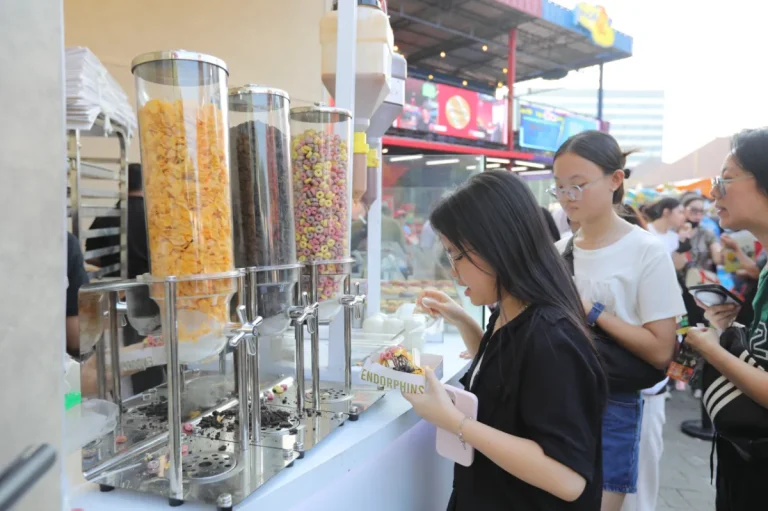 Sajian es krim manis dengan aneka varian rasa di pameran
