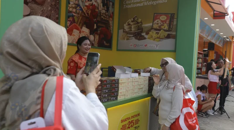 Ilustrasi berbagai bingkisan makanan dan oleh-oleh kuliner khas daerah tradisional Indonesia