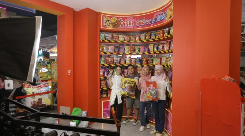 Instalasi photobooth estetik di area pameran Jakarta Fair