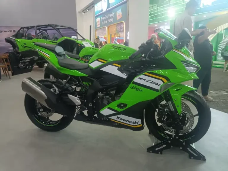 Ilustrasi Kawasaki ZX-4RR untuk Stapo.id