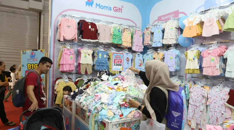 Ilustrasi aneka perlengkapan bayi dengan harga promo