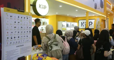 Produk Aksesoris Gadget Tebar Diskon Hingga 90% di Jakarta Fair Pilihan aksesoris gadget modern di area toko ritel