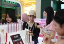 Ilustrasi koin dan simbol promo belanja hemat serba lima ribu rupiah