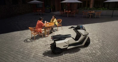 Motor listrik pintar OMOWAY OMO X dengan teknologi self-balancing