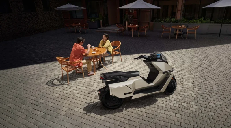 Motor listrik pintar OMOWAY OMO X dengan teknologi self-balancing