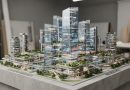 Ilustrasi konsep pusat keuangan internasional dengan miniatur gedung modern dan peta dunia
