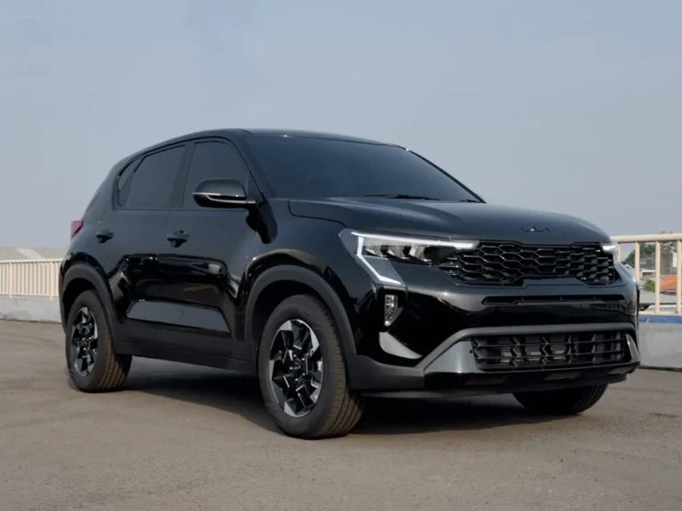 Detail kemudi mewah berlapis kulit hitam dari Kia Limited Black Edition