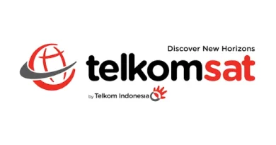 Telkomsat Dukung Layanan Dukcapil di 50 Daerah Sulit Sinyal Lewat Internet Satelit LEO Visualisasi abstrak dari jaringan internet satelit LEO yang menghubungkan daerah terpencil di Indonesia.